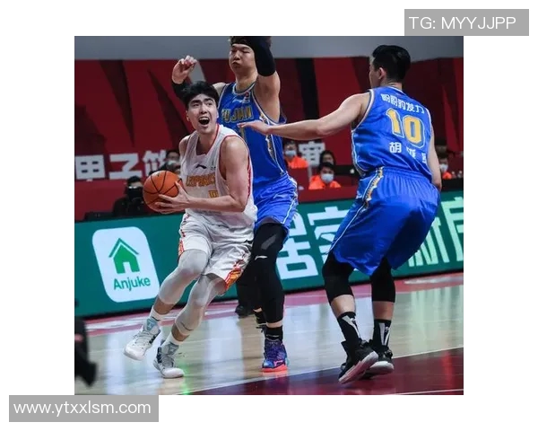 实时新闻深圳篮球队防反战术解析助力球队在赛场上逆转局势